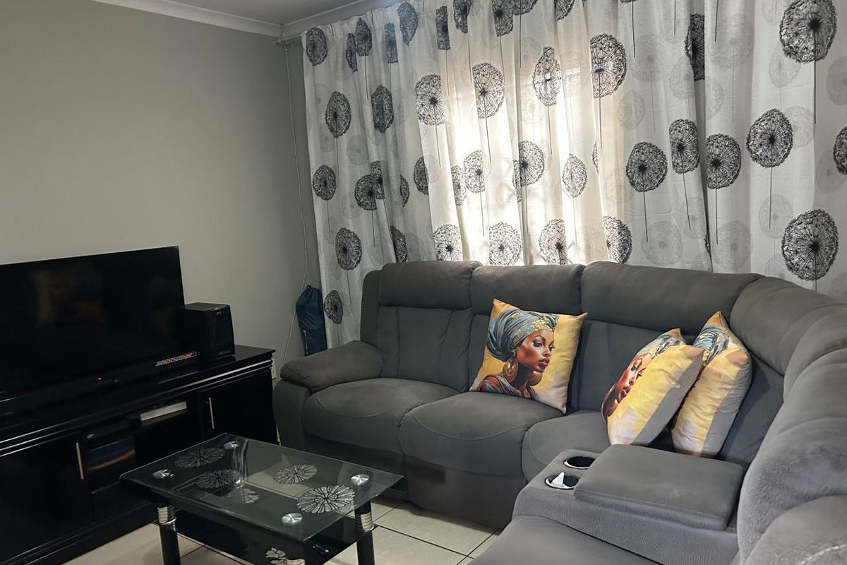 Clayville R 960 000-2 Bed family home - Photo 5