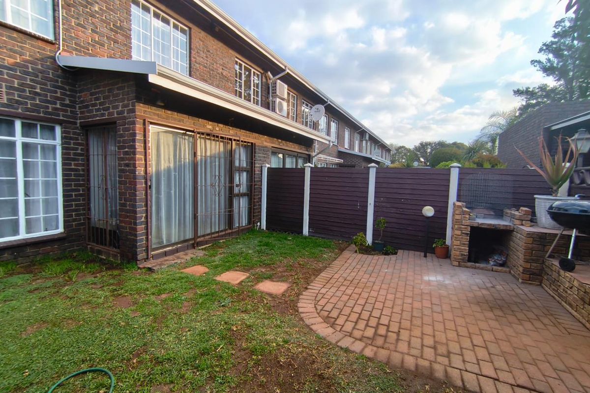 3 Bedroom Duplex Townhouse for Sale - Photo 2