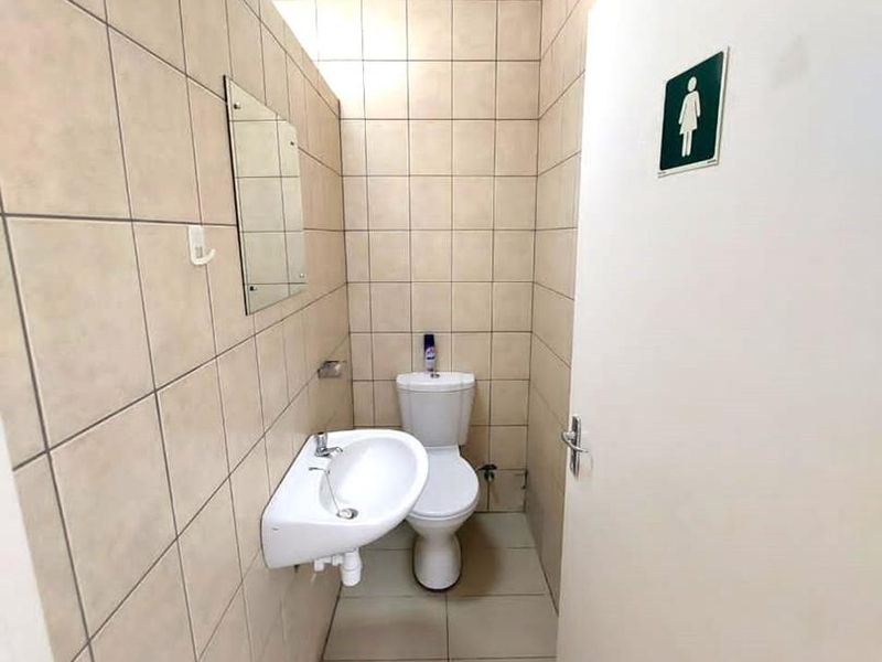 Modern Office with an amazing view for sale in Windhoek City Centre - Photo 7