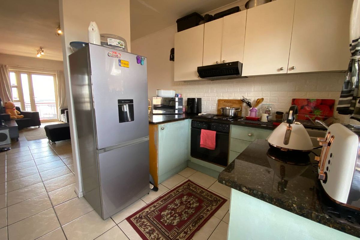 Charming North-Facing Top Floor Apartment in Rabat Village - Photo 3