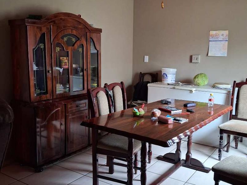 4 Bedroom House For Sale in Vanderbijlpark C.W 5 - Photo 9