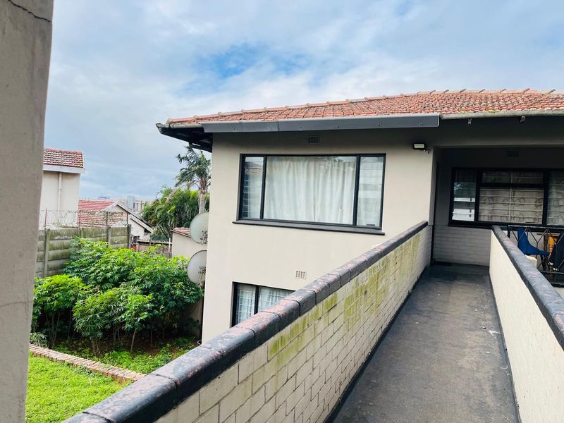 INPRESSIVE DOUBLE STORY PROPERTY - Photo 4