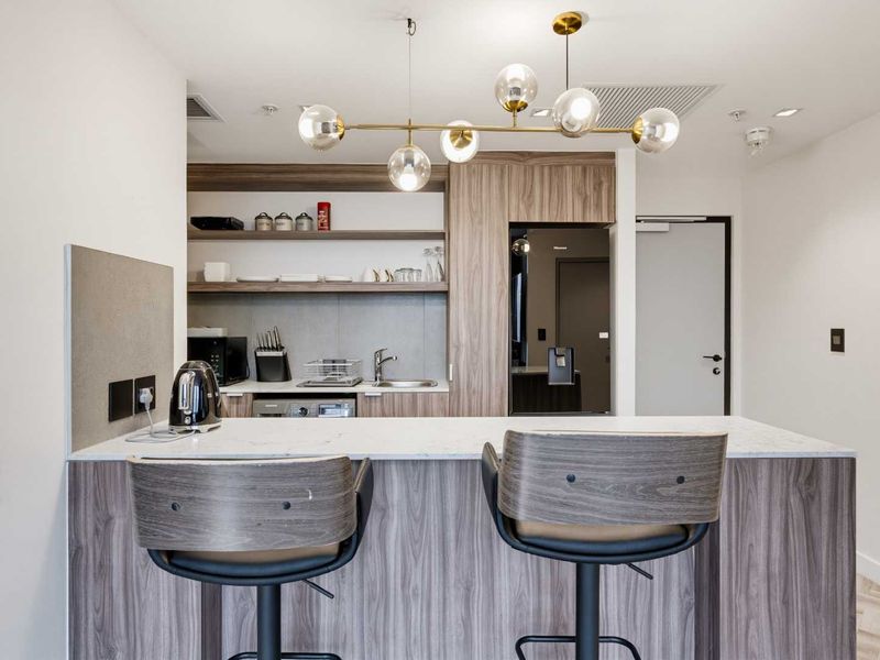 Modern Fully Furnished 1-Bedroom Apartment in Foreshore Place CBD - Photo 4