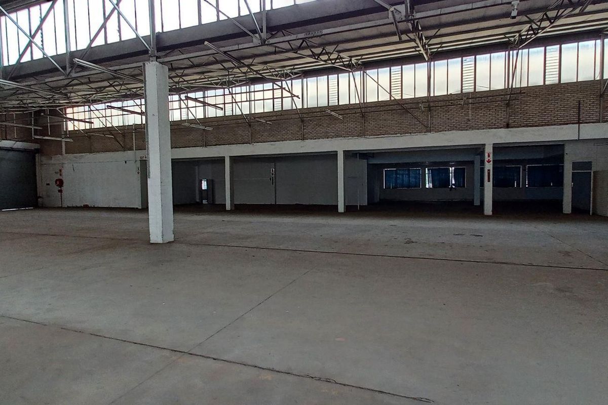 1972m2 Benrose Warehouse To Let - Photo 3