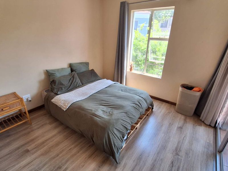 Lovely 2 Bedroom Apartment in Northcliff - Photo 2