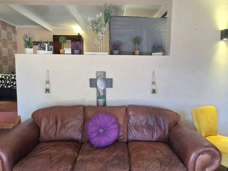 Dual living coastal home in Kleinbaai with sea, harbour and mountain views! - Photo 8