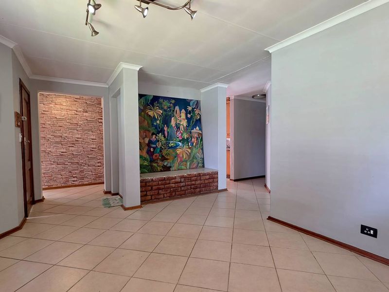 3 Bedroom House for Sale in Verwoerdpark - Photo 3