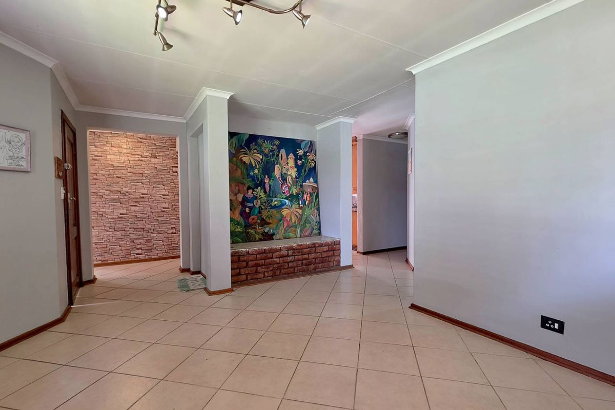 3 Bedroom House for Sale in Verwoerdpark - Photo 3