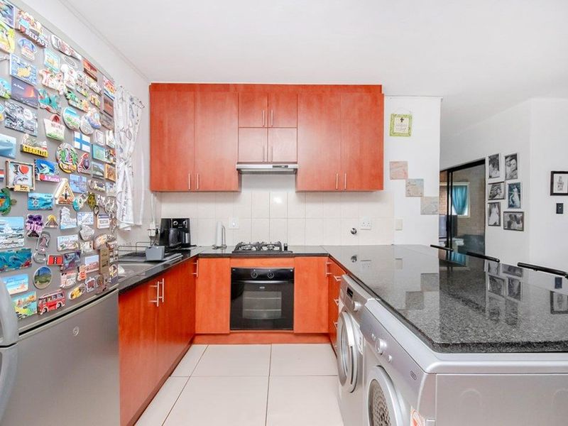 Neat 3 bedroom 2 bathroom unit for sale in Florida Roodepoort - Photo 2