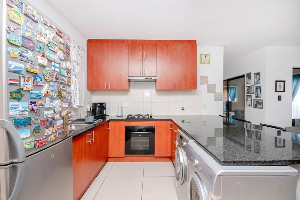 Neat 3 bedroom 2 bathroom unit for sale in Florida Roodepoort - Photo 2