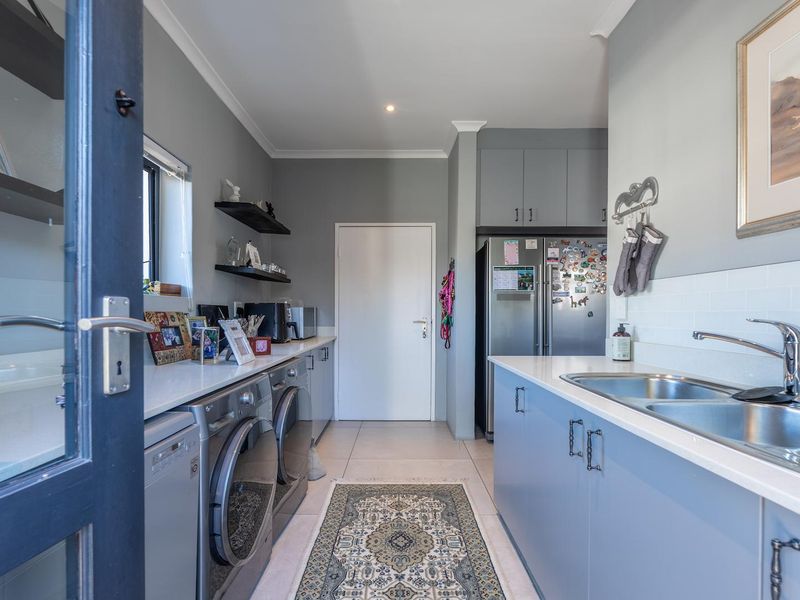 Beautifully Appointed Single-Level Home - Photo 10