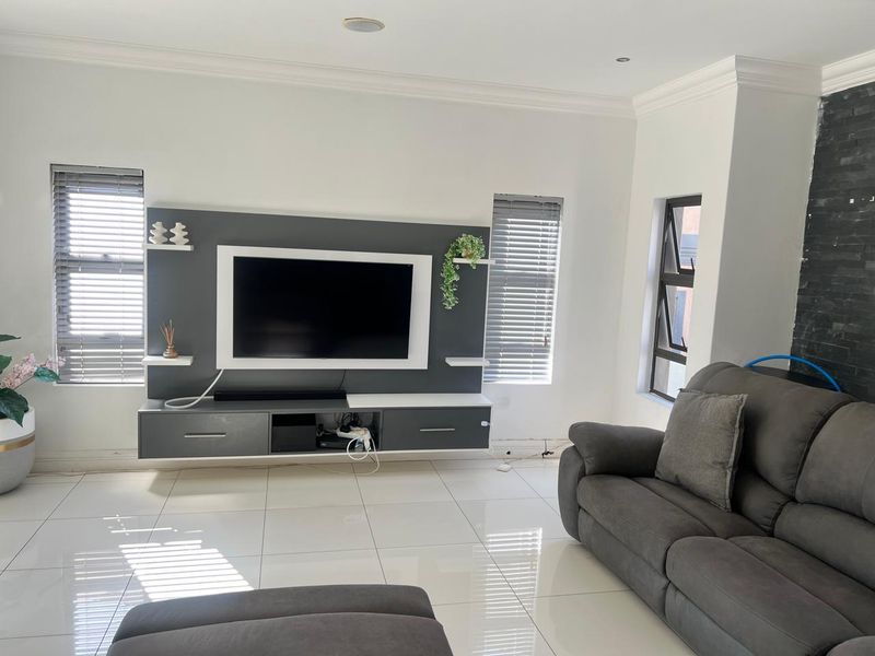 This might be too much space for a family that never hosts. - Photo 7