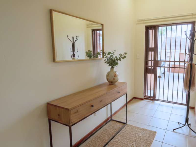 Charming 1-Bedroom Apartment in Woodlands Gardens - Photo 3