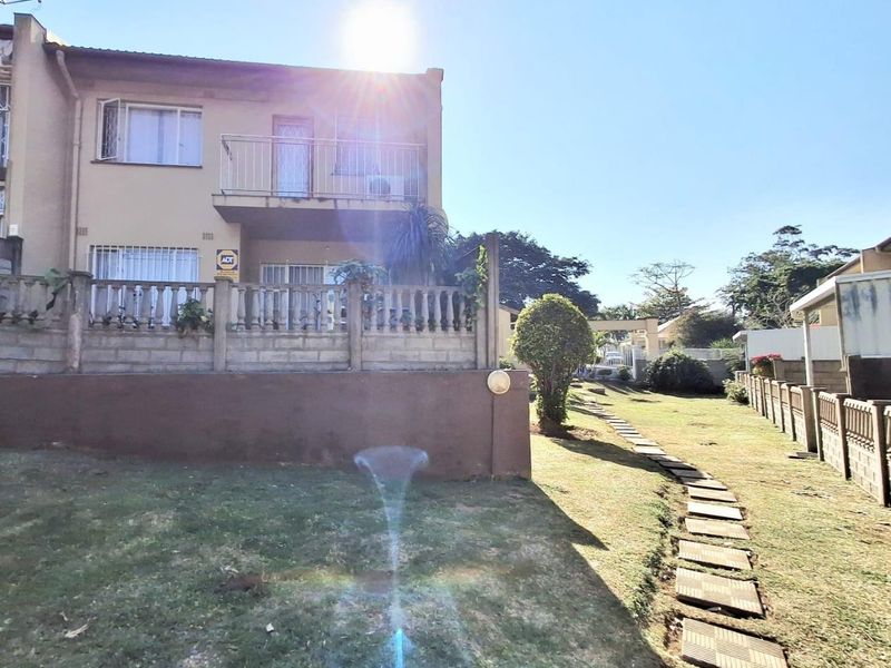 3 Bedroom Townhouse for sale in Central Malvern - Photo 2