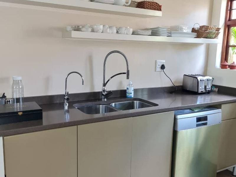 STYLISH PROPERTY! - Photo 4