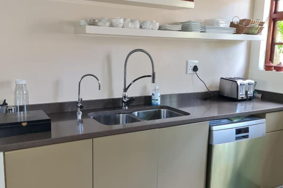 STYLISH PROPERTY! - Photo 4