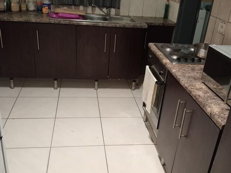 Big Family House - Photo 4