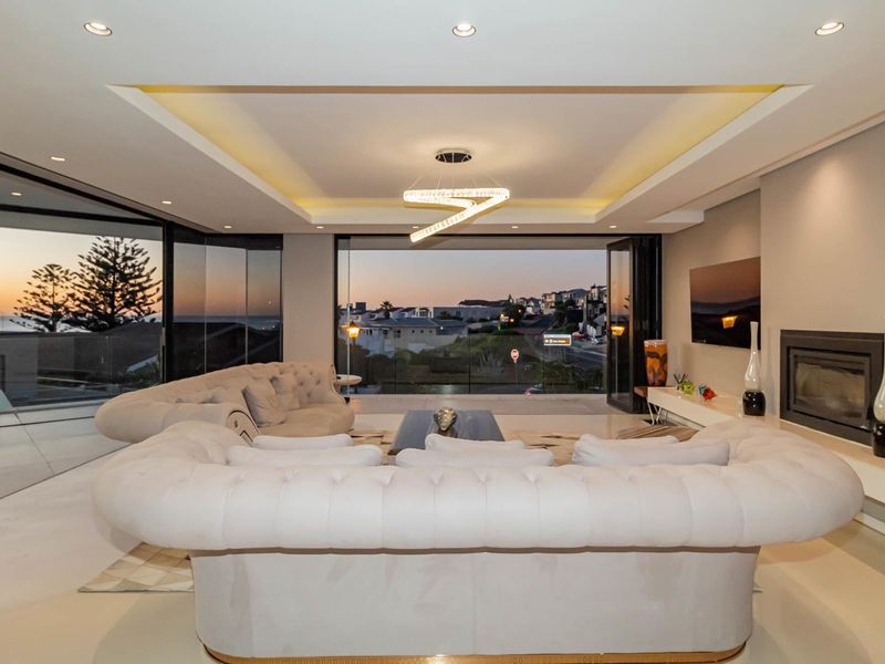 DESIGNED WITH DISTINCTION - Photo 10