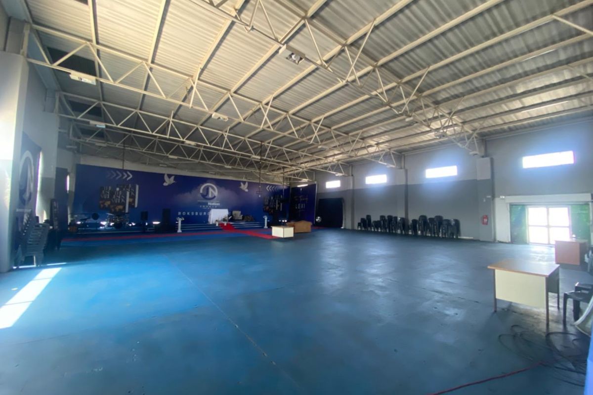 Vibrant Location: Perfect for Car Showroom & More - Photo 4