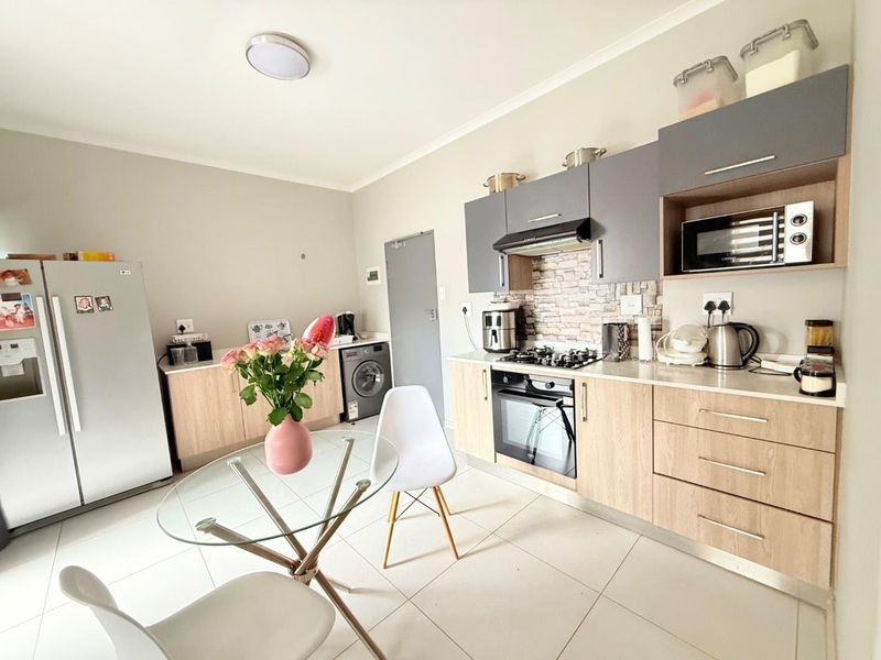 First-Time Buyer’s Dream: Modern 1-Bedroom Gem! - Photo 3