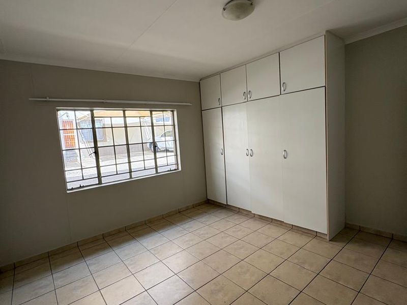 Modern two bedroom unit with one full batroom & braai - Photo 3
