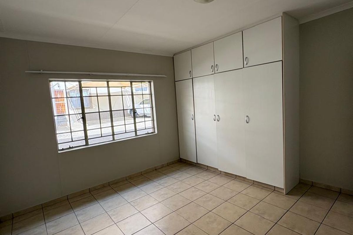 Modern two bedroom unit with one full batroom & braai - Photo 3