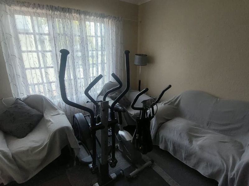 Charming 3-Bed Home with Backyard Oasis! - Photo 8