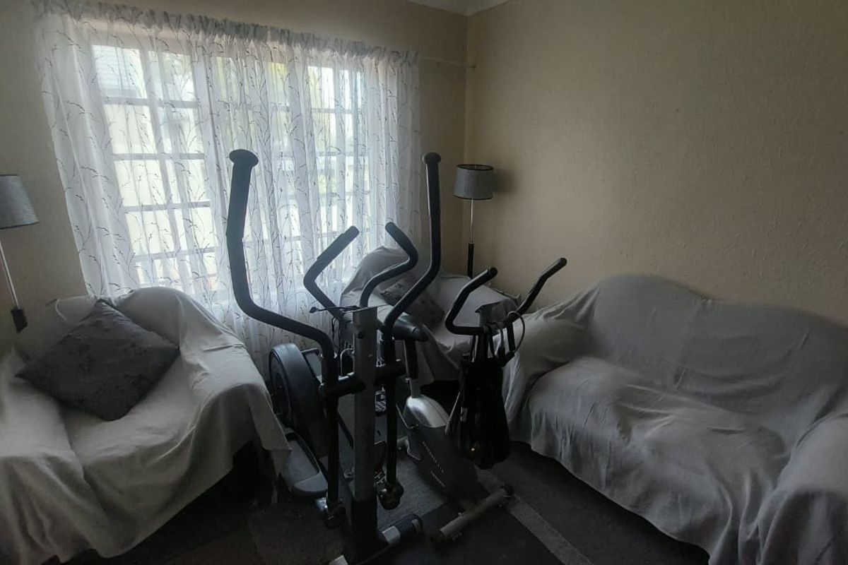 Charming 3-Bed Home with Backyard Oasis! - Photo 3