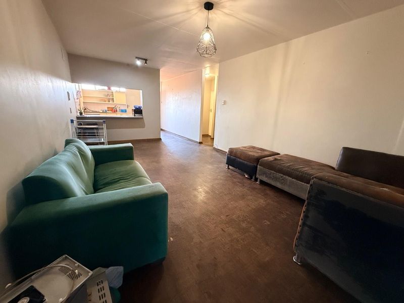 Beautiful 2-Bedroom Apartment with Enclosed Balcony - Photo 7