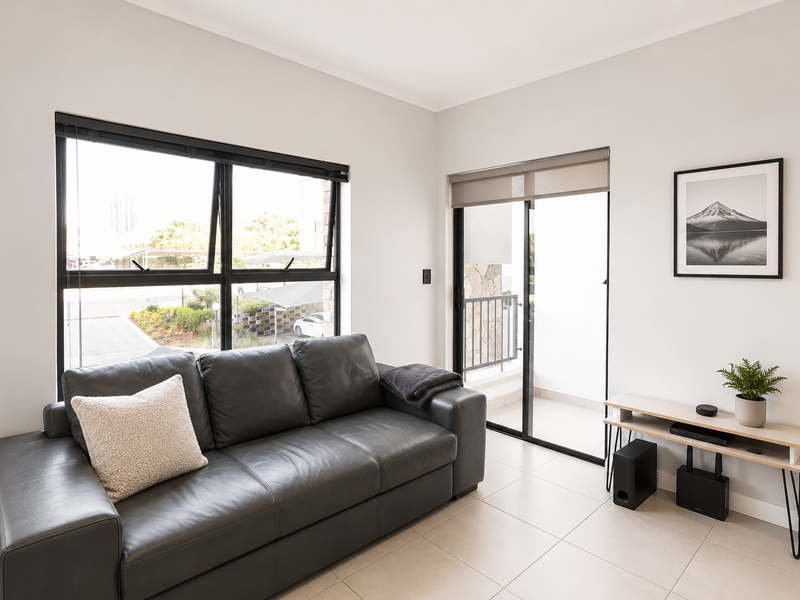 Modern 1-Bedroom Apartment in Secure Mooikloof Estate - Photo 5