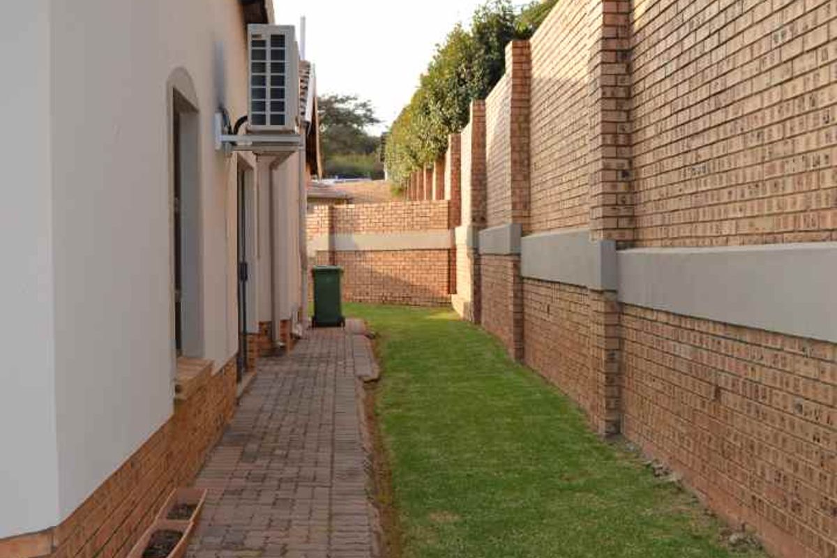 Beautful and modern house in the Wilds Estate - Photo 3