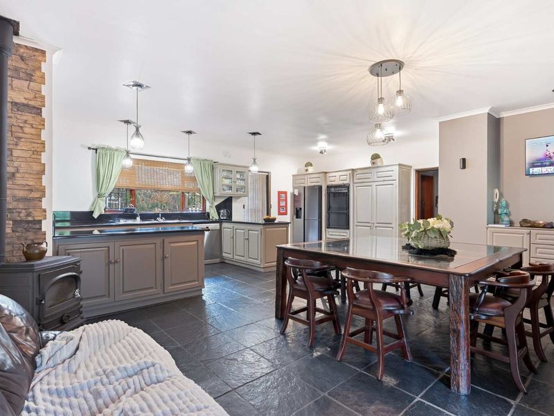 Where grand scale meets uncompromising security — a rare estate sanctuary defined by space, privacy, and timeless care - Photo 9