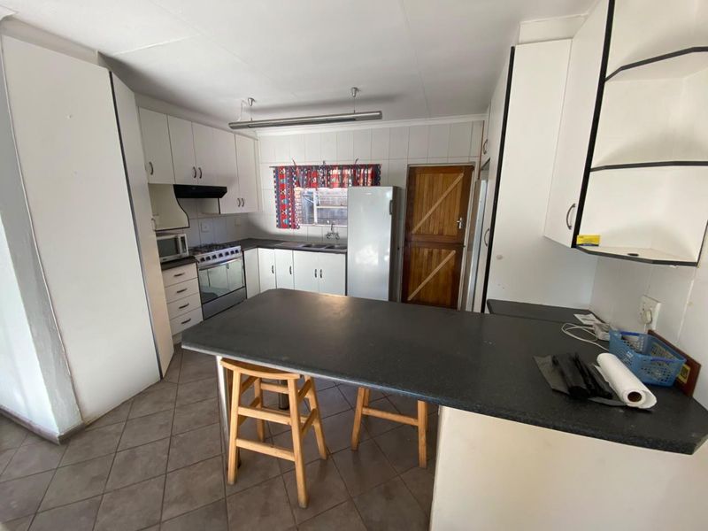 Three Bedroom Townhouse - Photo 4