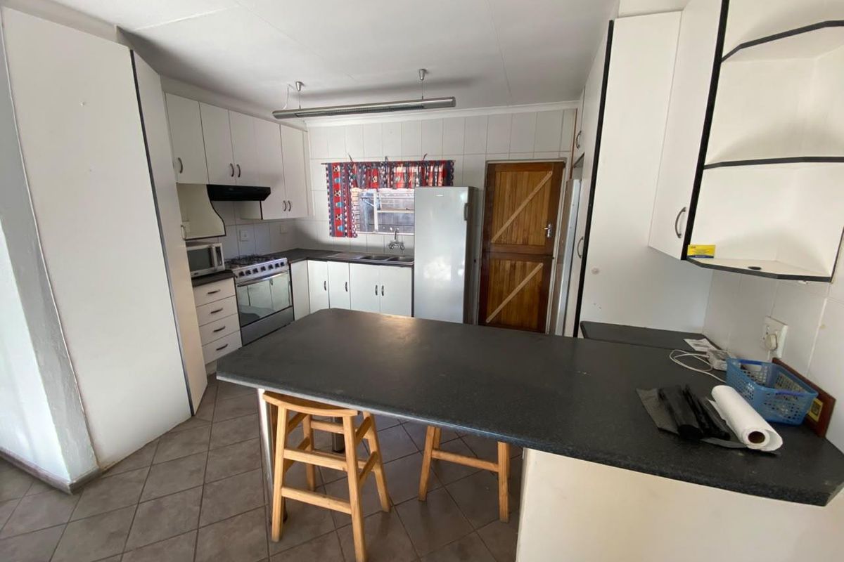 Three Bedroom Townhouse - Photo 4