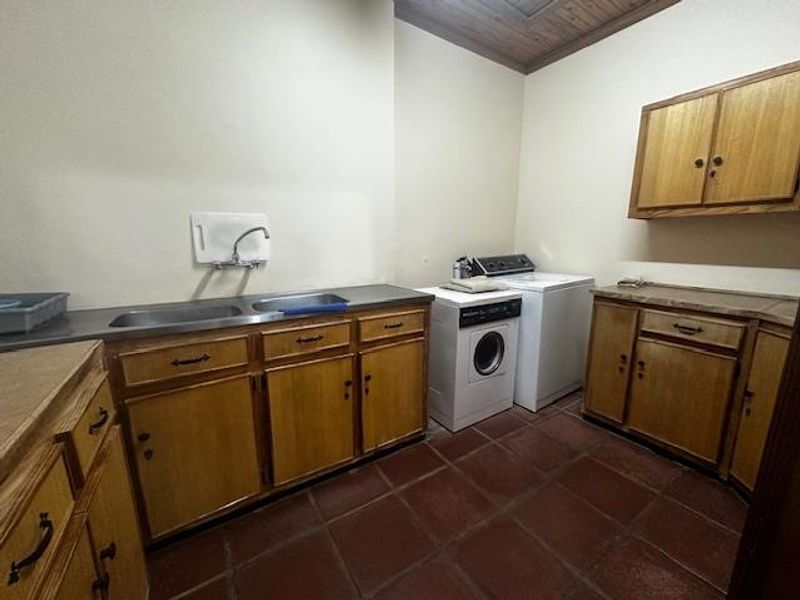 Furnished Home with Borehole in Quiet Cul-de-Sac – Bultfontein - Photo 4