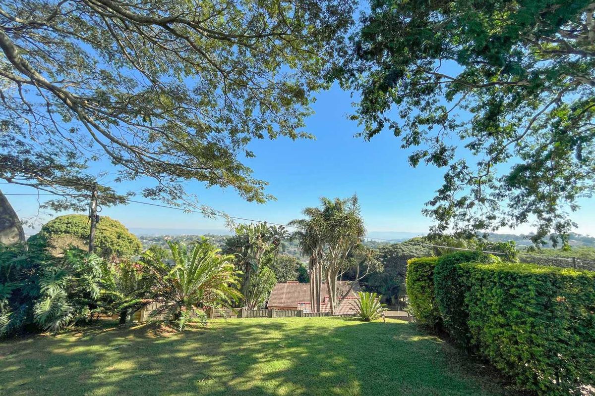 Spacious 4 bedroom home in a prime location. - Photo 4