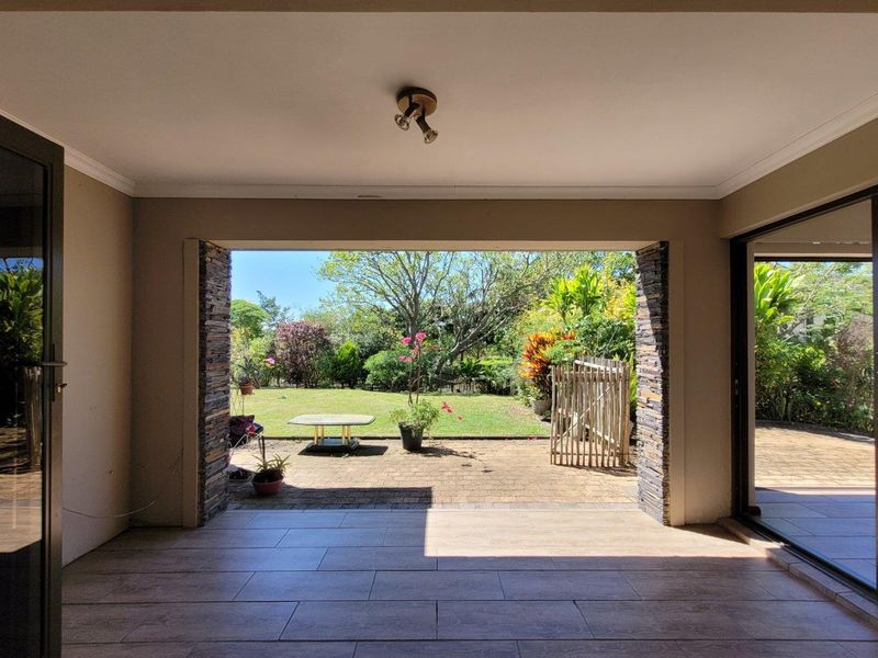 Palm Lakes Spacious Home - Photo 2