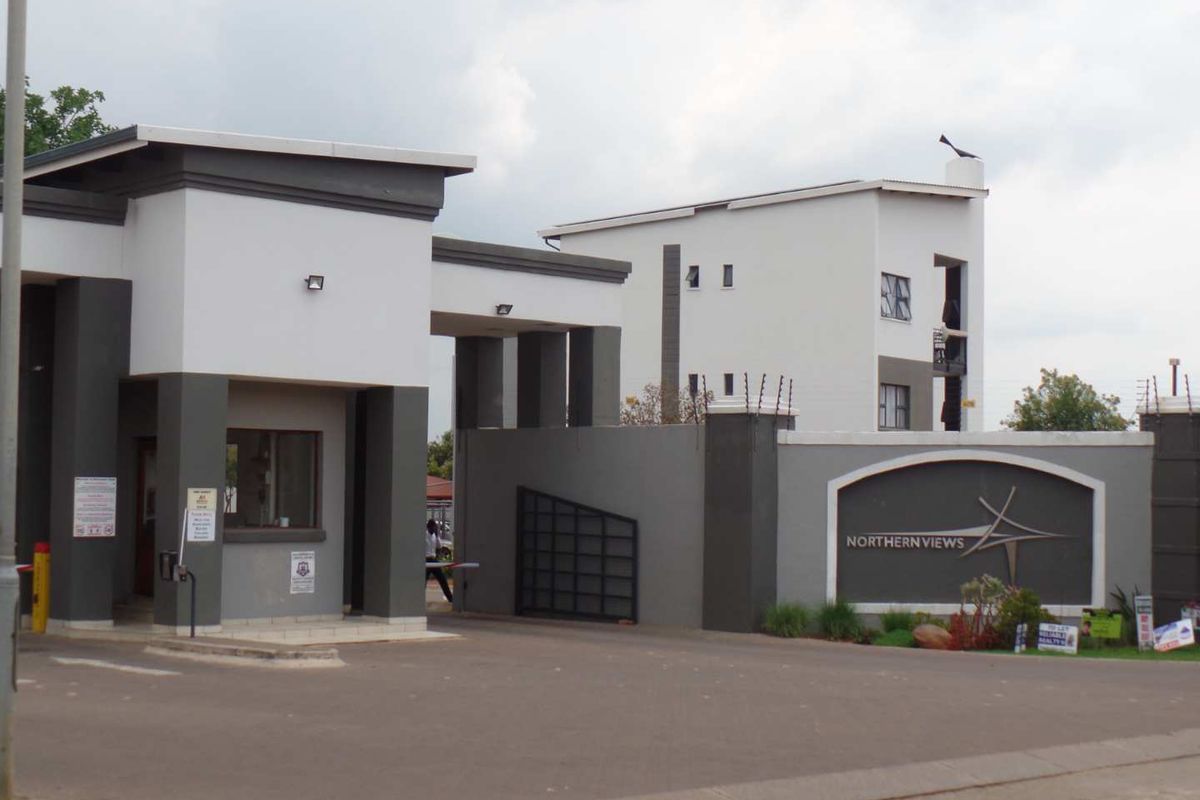 2 bed, 2 bath top floor unit in Elardus Park - Photo 4