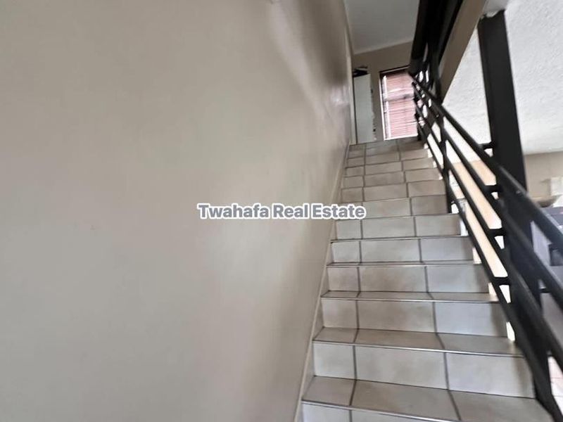 Spacious Three bedroom Townhouse - Photo 5