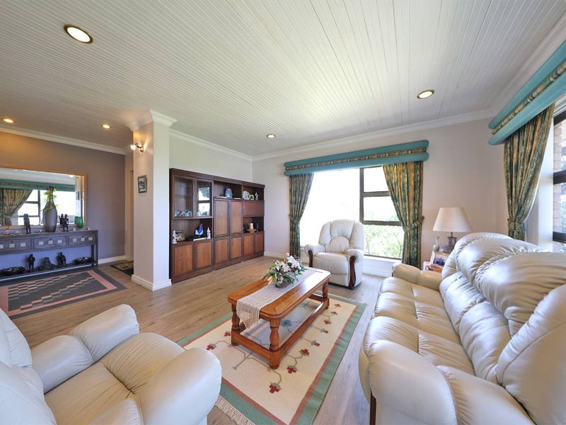 4 Bedroom family home for sale in Plattekloof. - Photo 2