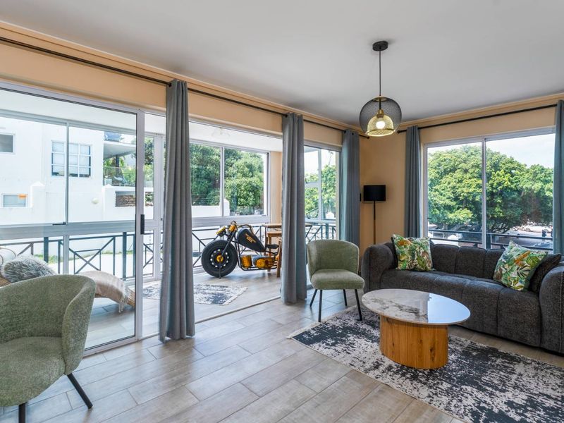 Stylish Renovated Apartment - Photo 9