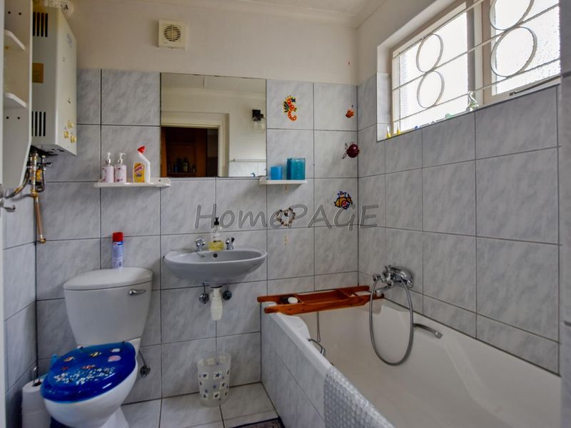 Vineta, Swsakopmund:  SMART OLD DAME for sale IN A POPULAR STREET - Photo 9