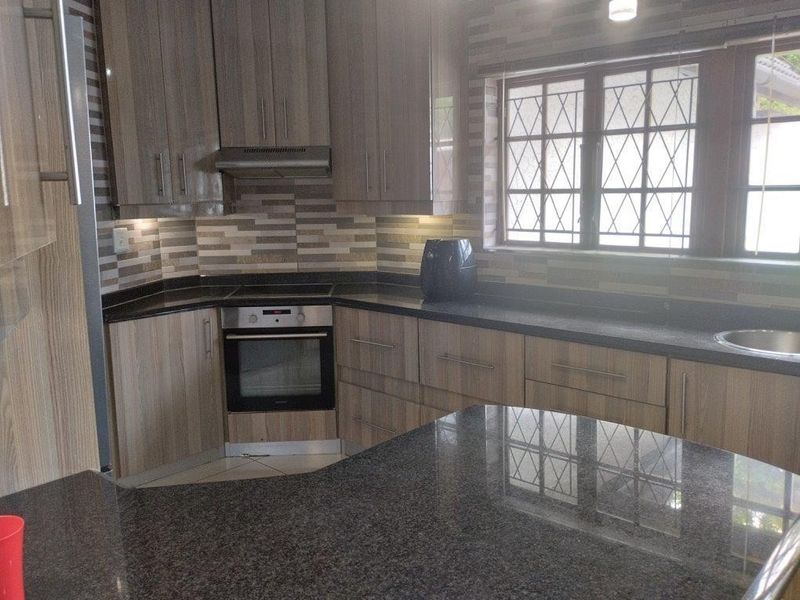 5 bedroom versatile home within walking distance of a Westville School. - Photo 9
