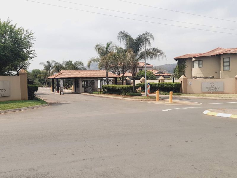 "Ultimate Privacy: Cul-de-Sac Gem in Birdwood Estate!" - Photo 2