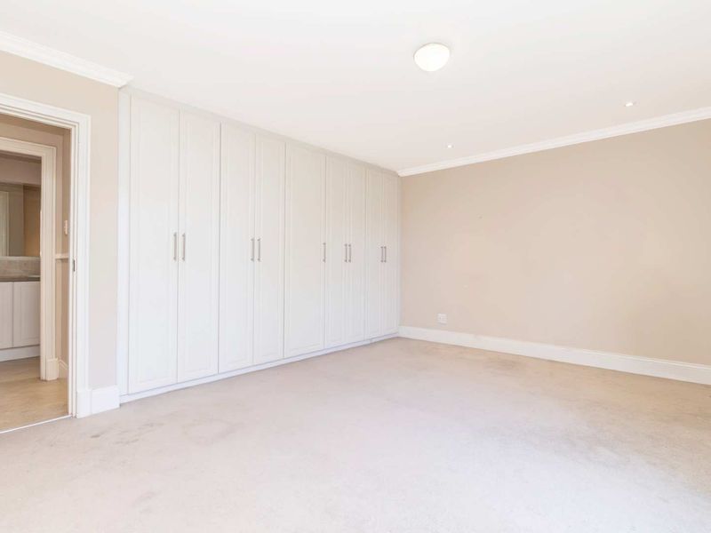 GRAND, STYLISH APARTMENT IN A PRESTIGEOUS MATURE LIFESTYLE COMMUNITY - Photo 5