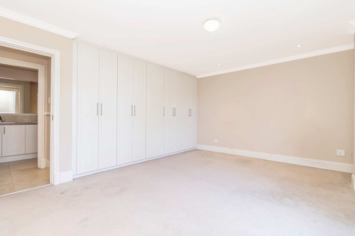 GRAND, STYLISH APARTMENT IN A PRESTIGEOUS MATURE LIFESTYLE COMMUNITY - Photo 5