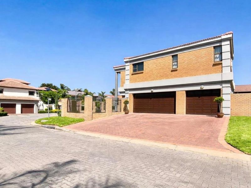 Loocation, 24 hour security Lovely double story facebrick home - Photo 1