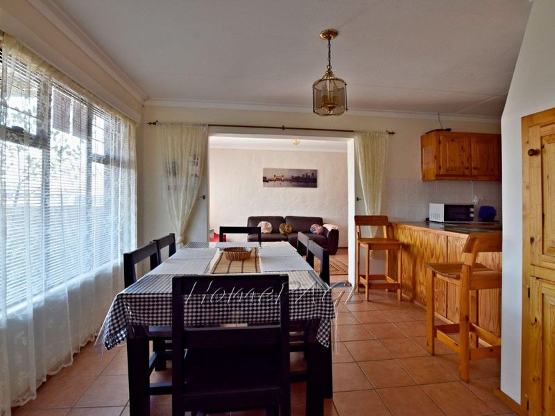 Meersig, Walvis Bay:  4 Bedr Home with 2 Bedr Flat for Sale - Photo 6