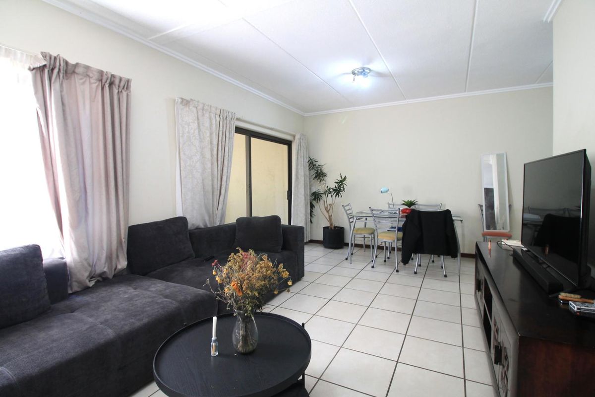 Spacious 2 bedroom townhouse in Broadacres - Photo 2