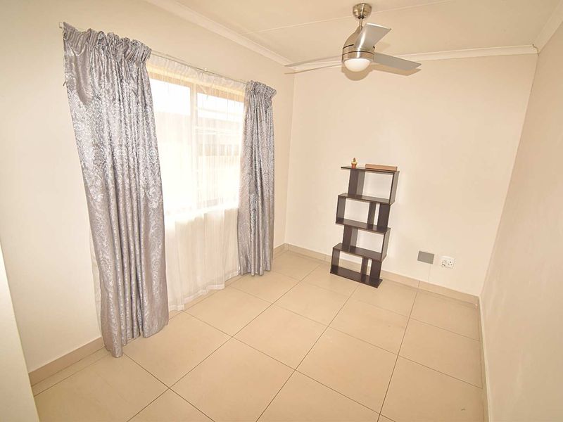 Pet-Friendly 3-Bedroom Simplex Townhouse - Photo 6